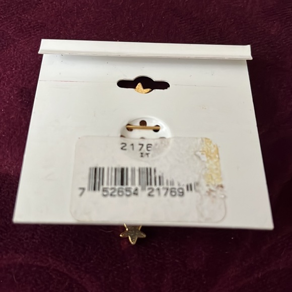 NWT Gold and crystal snowflake pin brooch - Picture 3 of 7